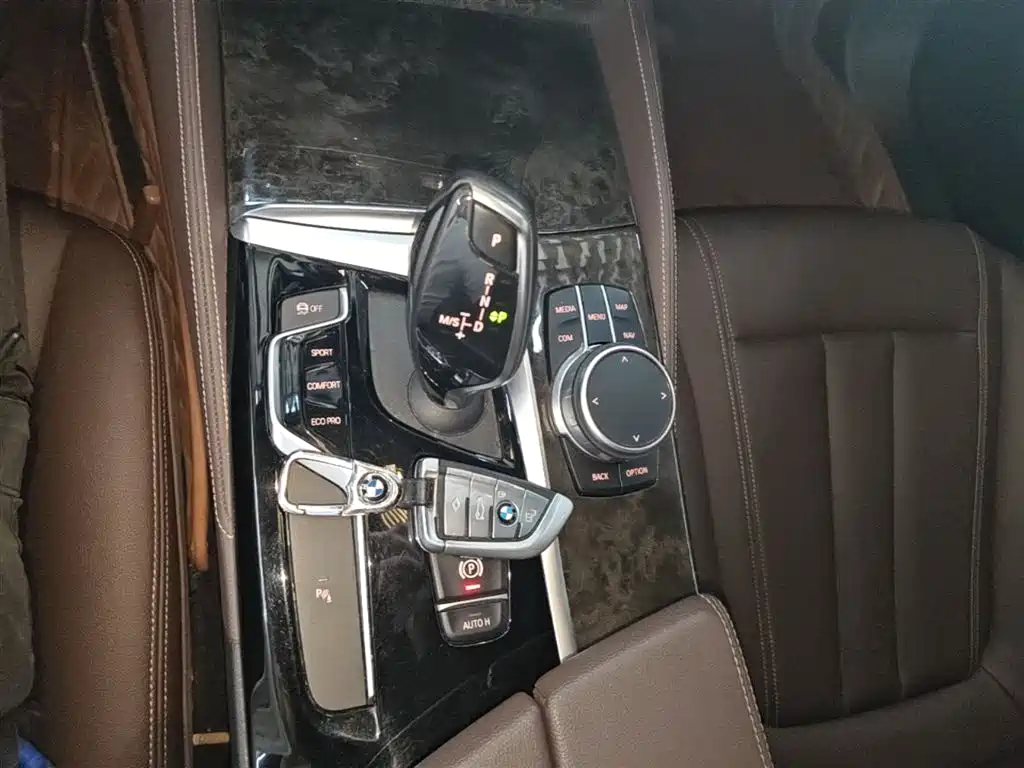 BMW 5 Series — фото 14