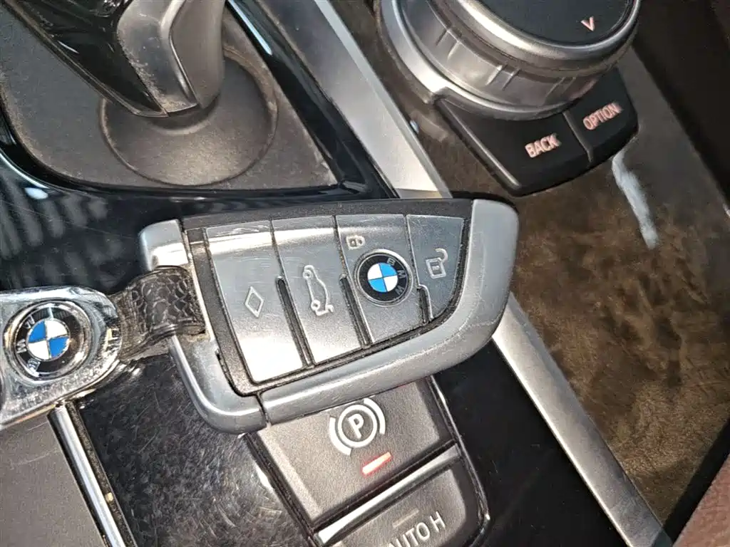BMW 5 Series — фото 9