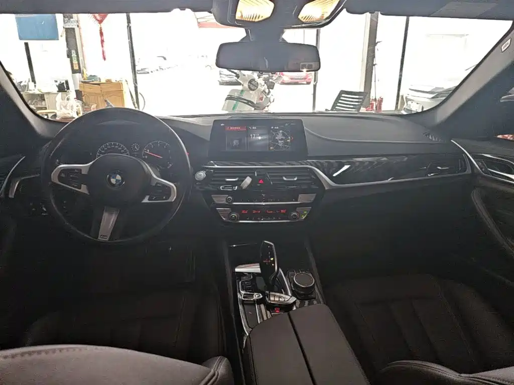 BMW 5 Series — фото 10