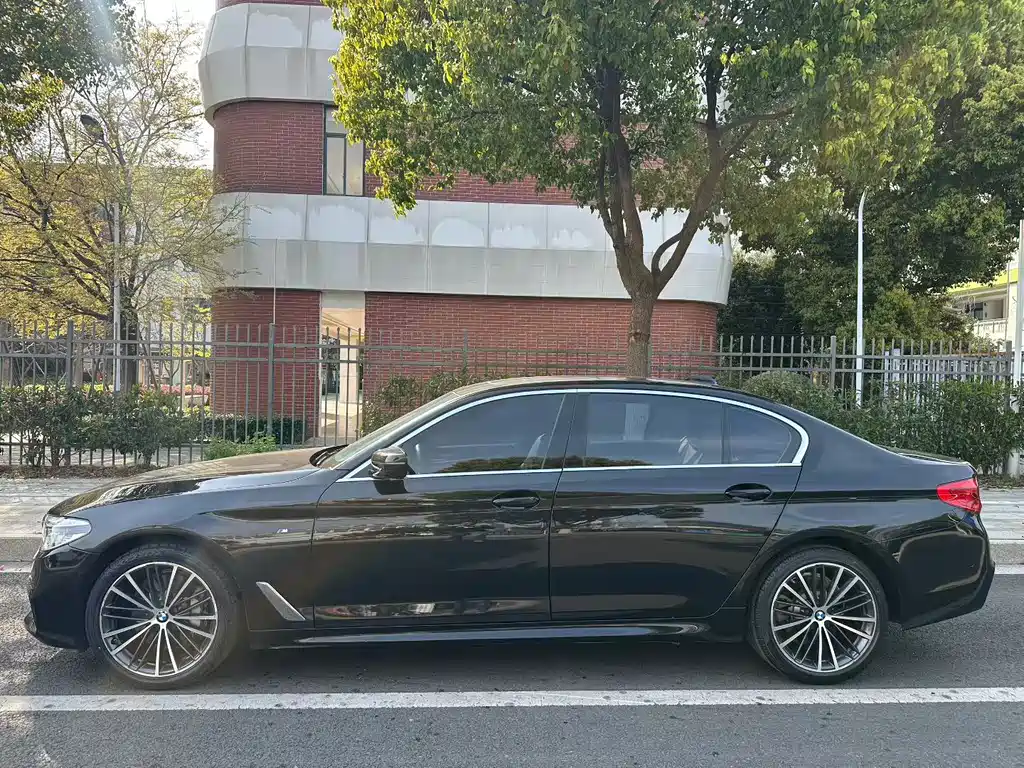 BMW 5 Series — фото 4