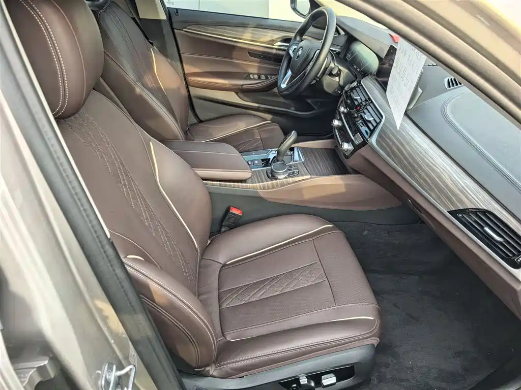 BMW 5 Series — фото 13