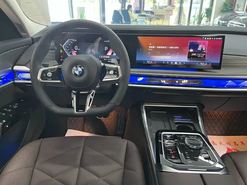 BMW 7 Series — фото 11