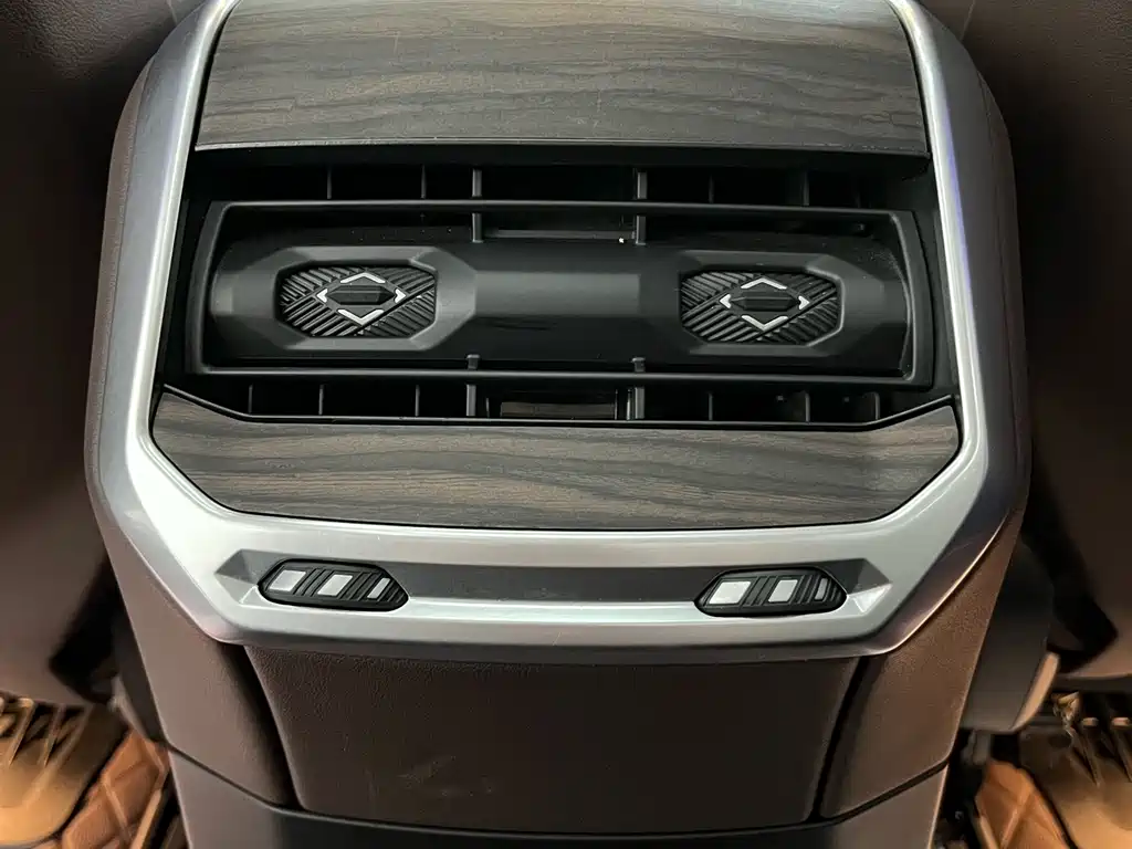 BMW 7 Series — фото 19