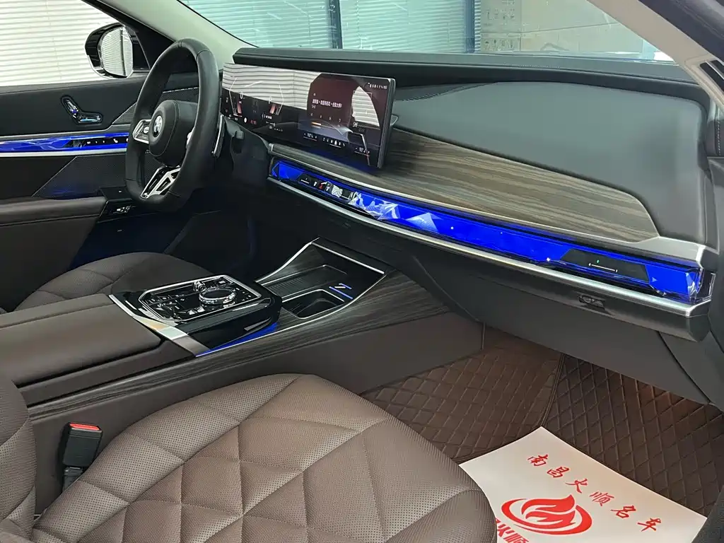 BMW 7 Series — фото 10