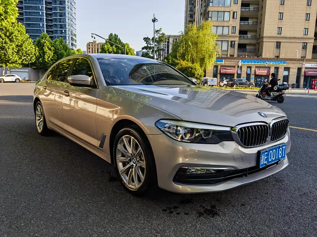 BMW 5 Series — фото 2