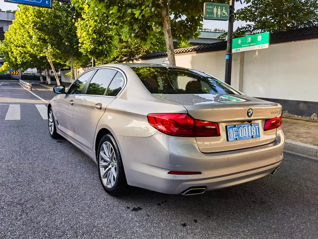 BMW 5 Series — фото 9