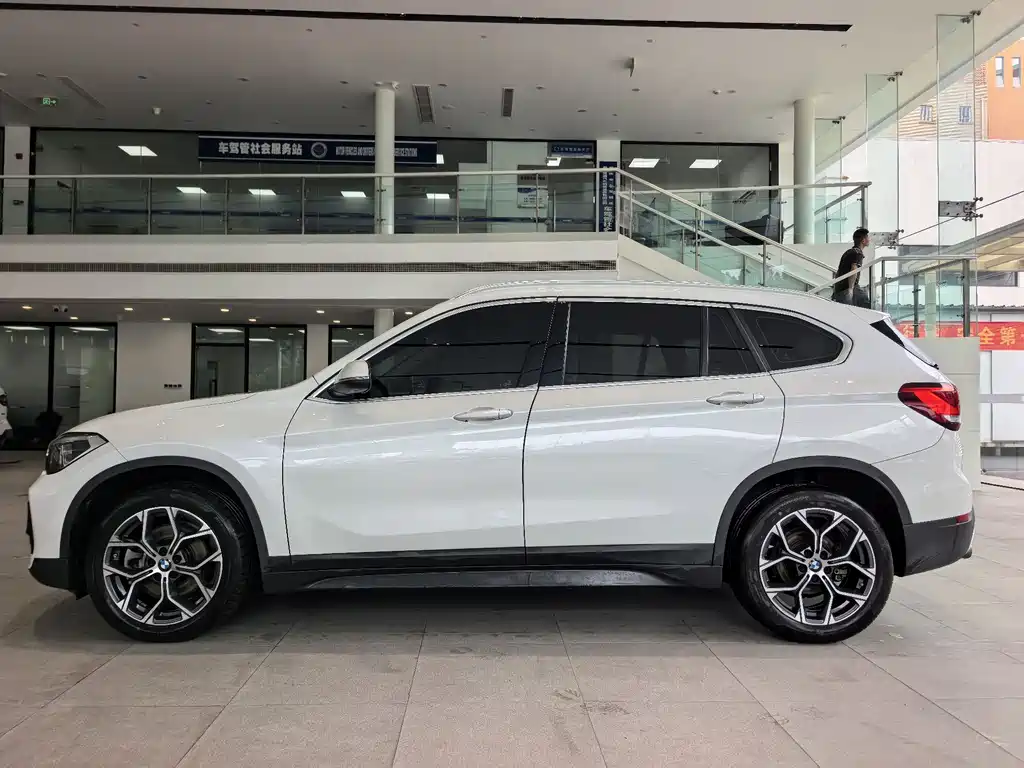 BMW X1 — фото 5