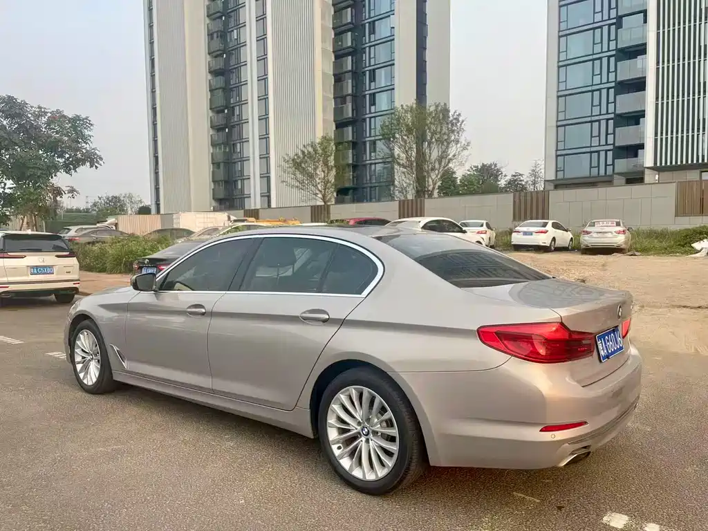 BMW 5 Series — фото 7
