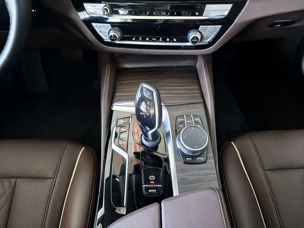 BMW 5 Series — фото 10