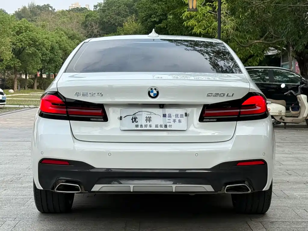 BMW 5 Series — фото 15