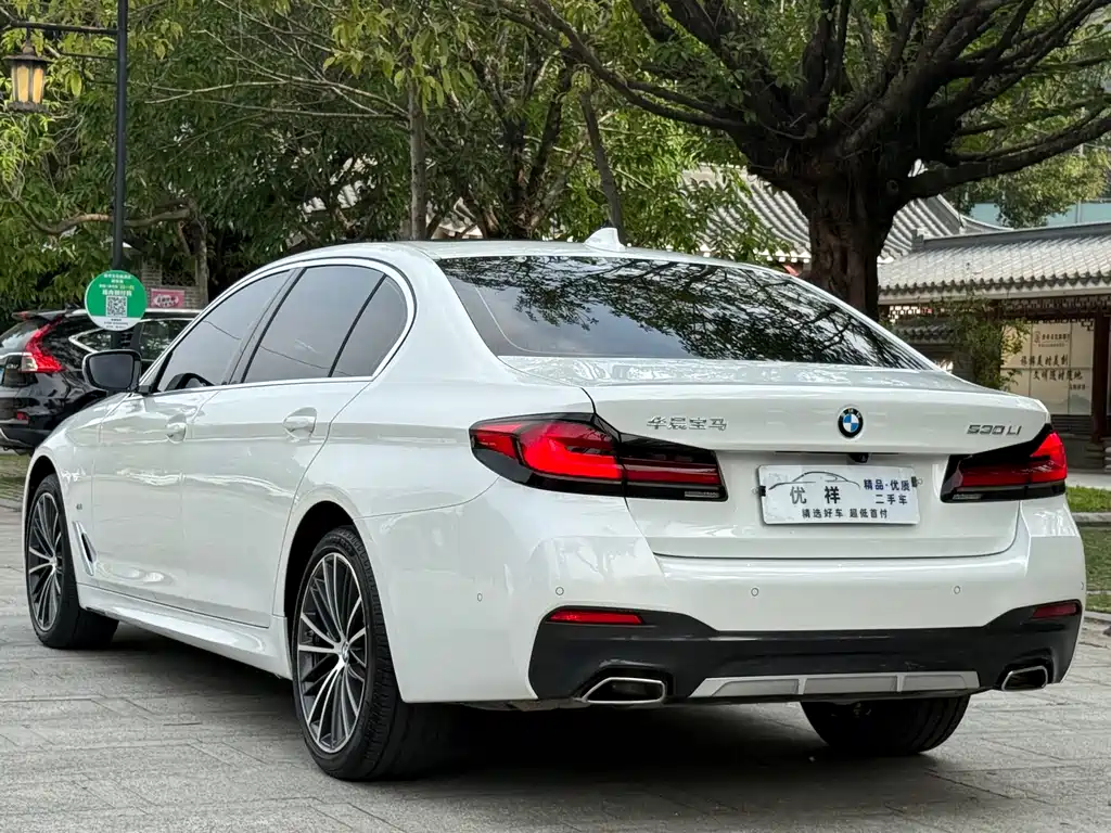 BMW 5 Series — фото 16