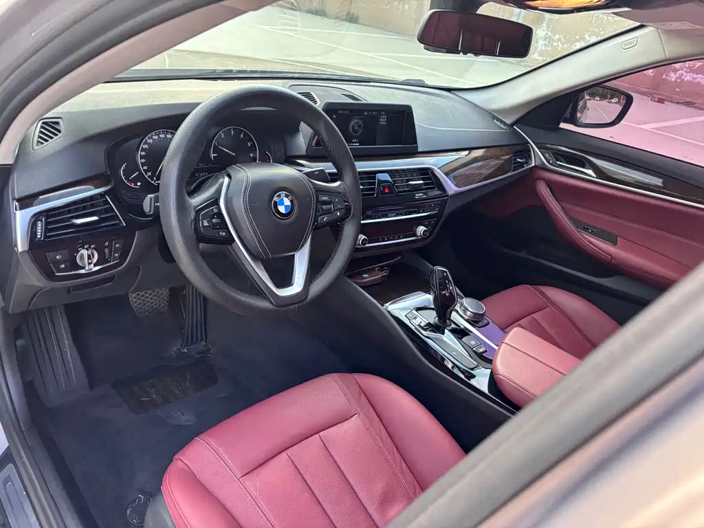 BMW 5 Series — фото 14
