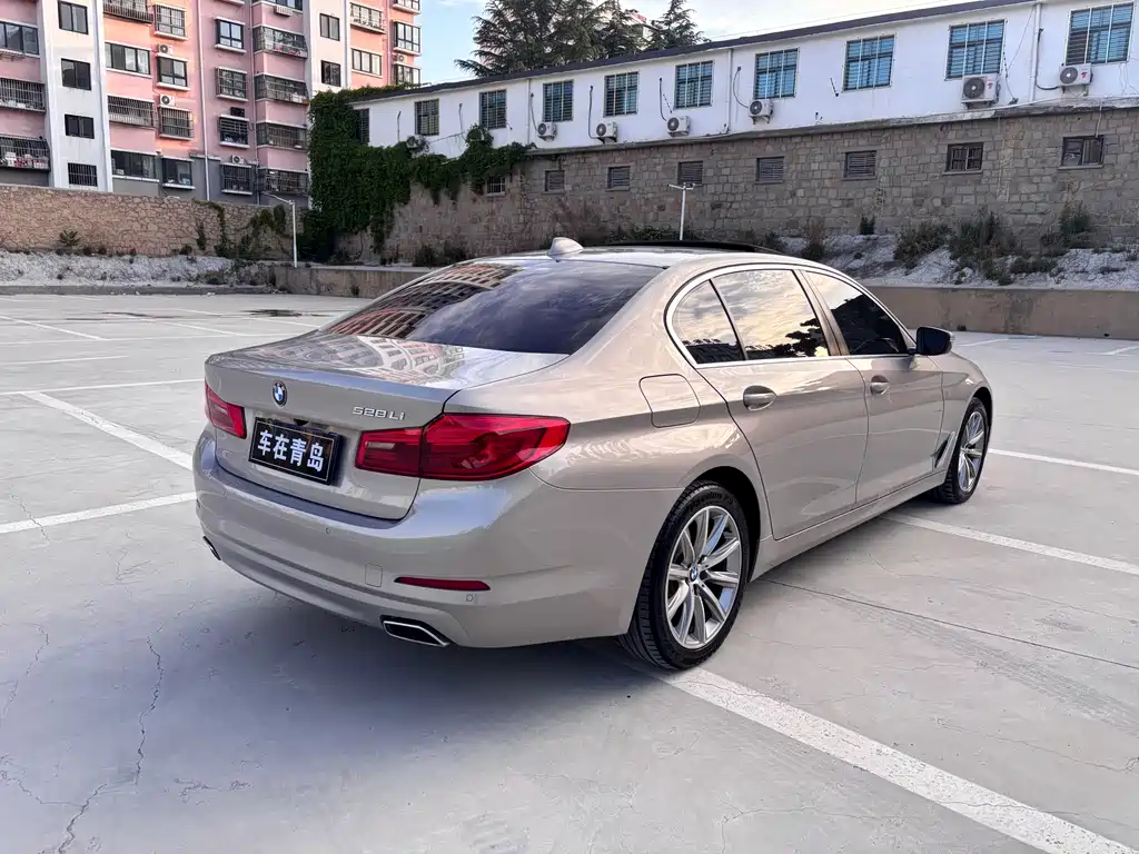 BMW 5 Series — фото 5