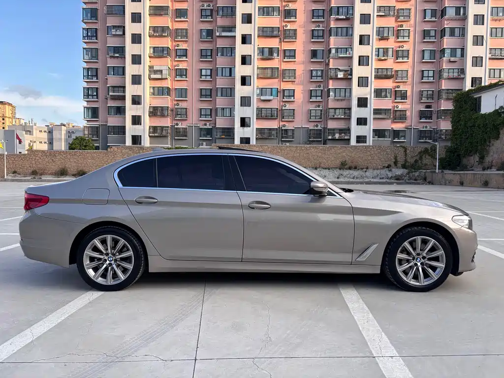 BMW 5 Series — фото 6