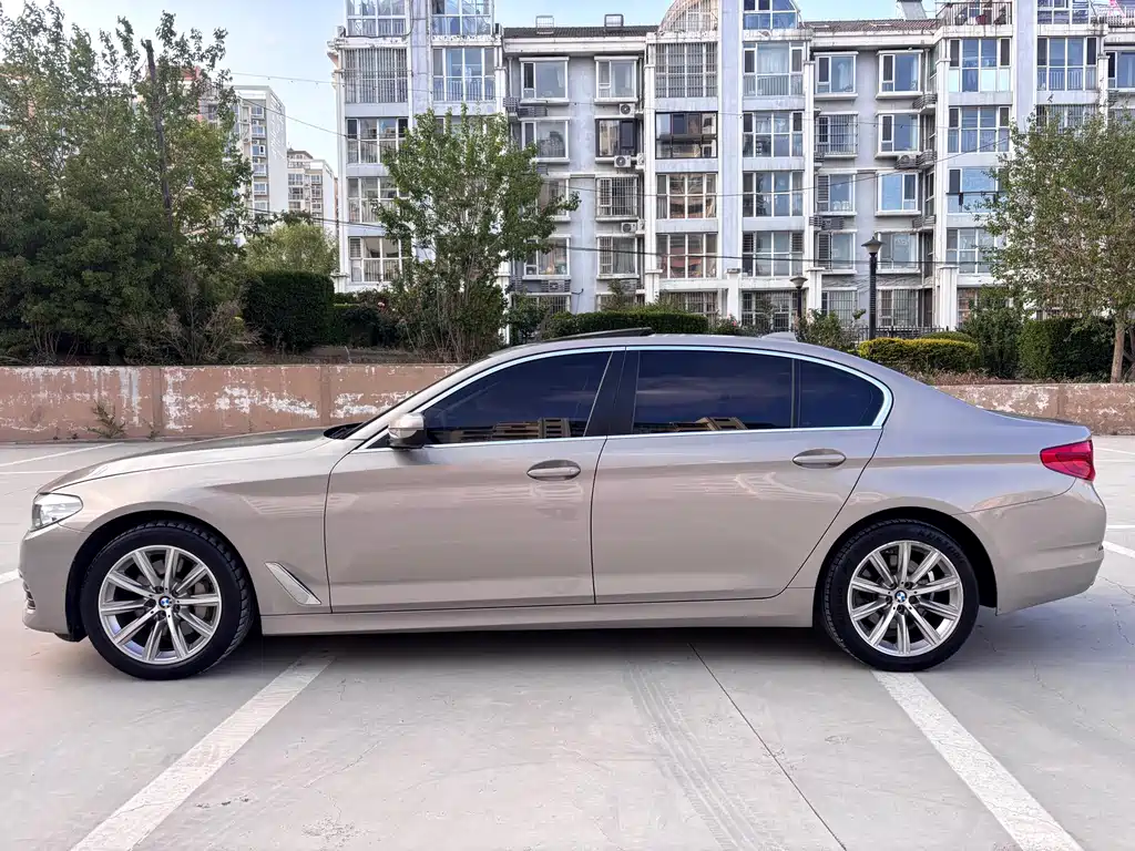 BMW 5 Series — фото 8