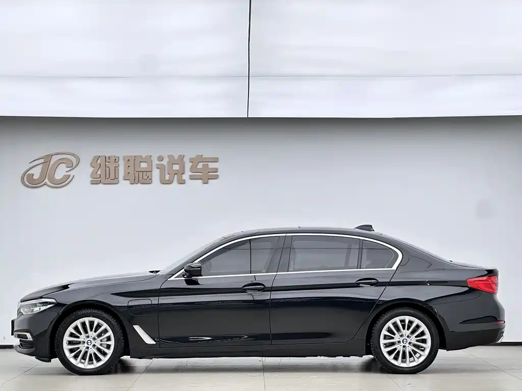 BMW 5 Series New Energy — фото 2