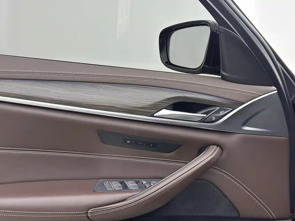 BMW 5 Series New Energy — фото 10