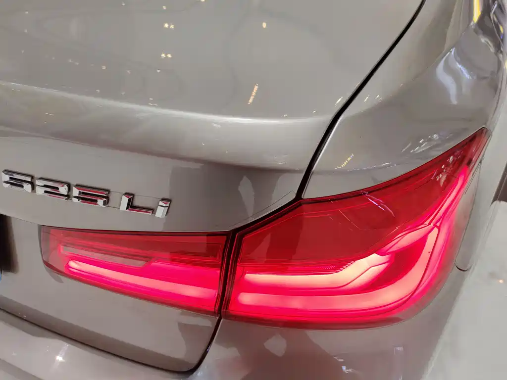BMW 5 Series — фото 18