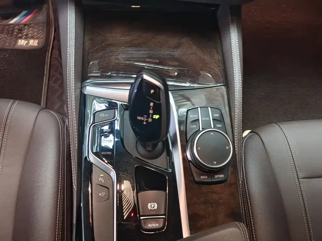 BMW 5 Series — фото 10