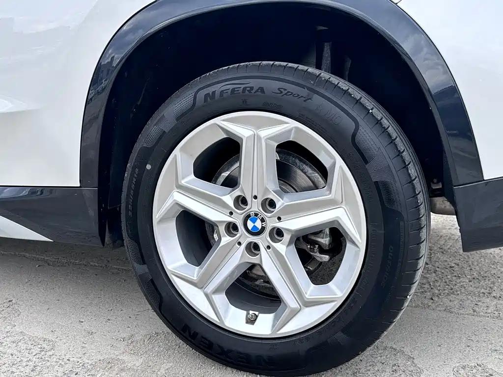 BMW X1 — фото 9