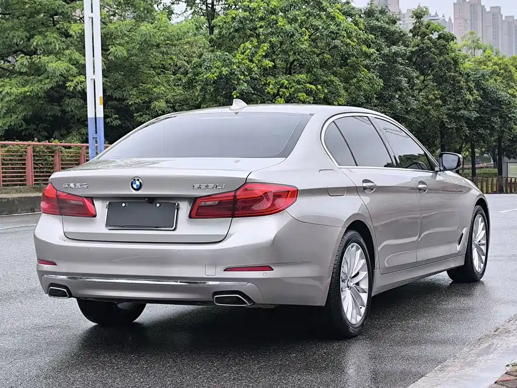 BMW 5 Series — фото 4