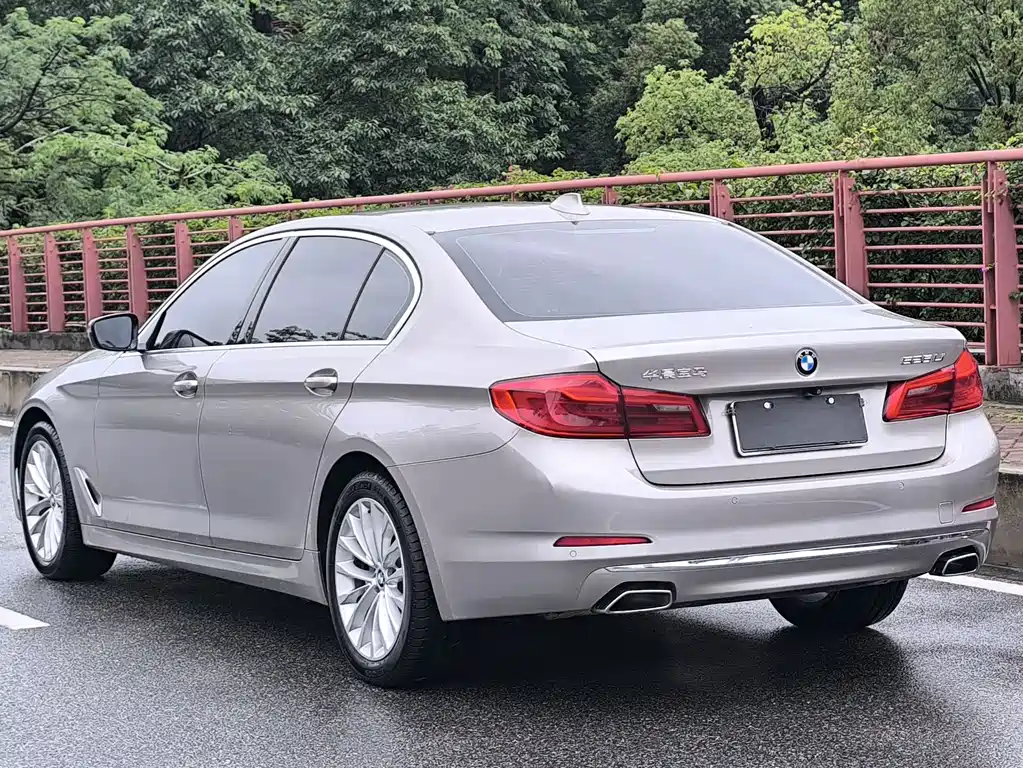 BMW 5 Series — фото 6