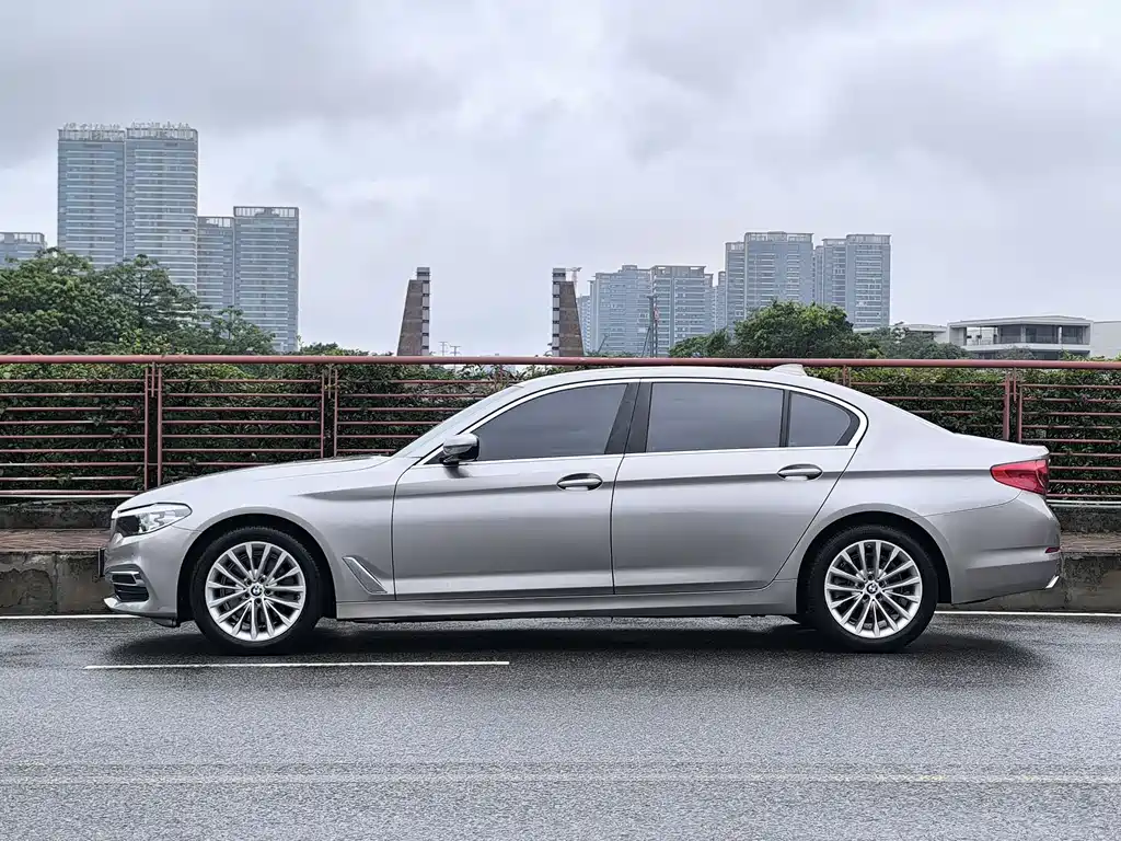 BMW 5 Series — фото 7