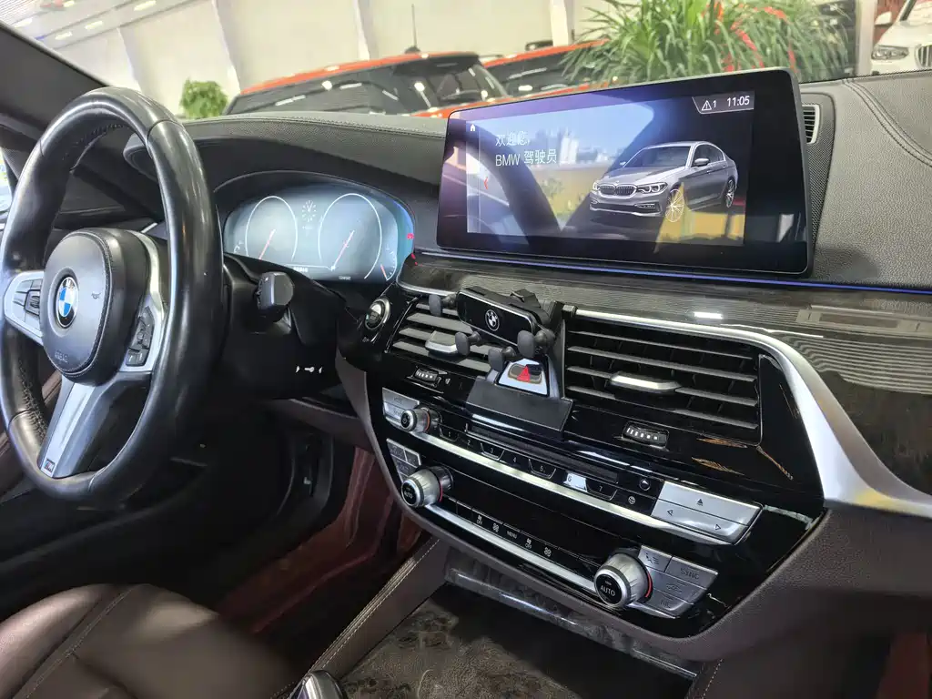 BMW 5 Series — фото 11