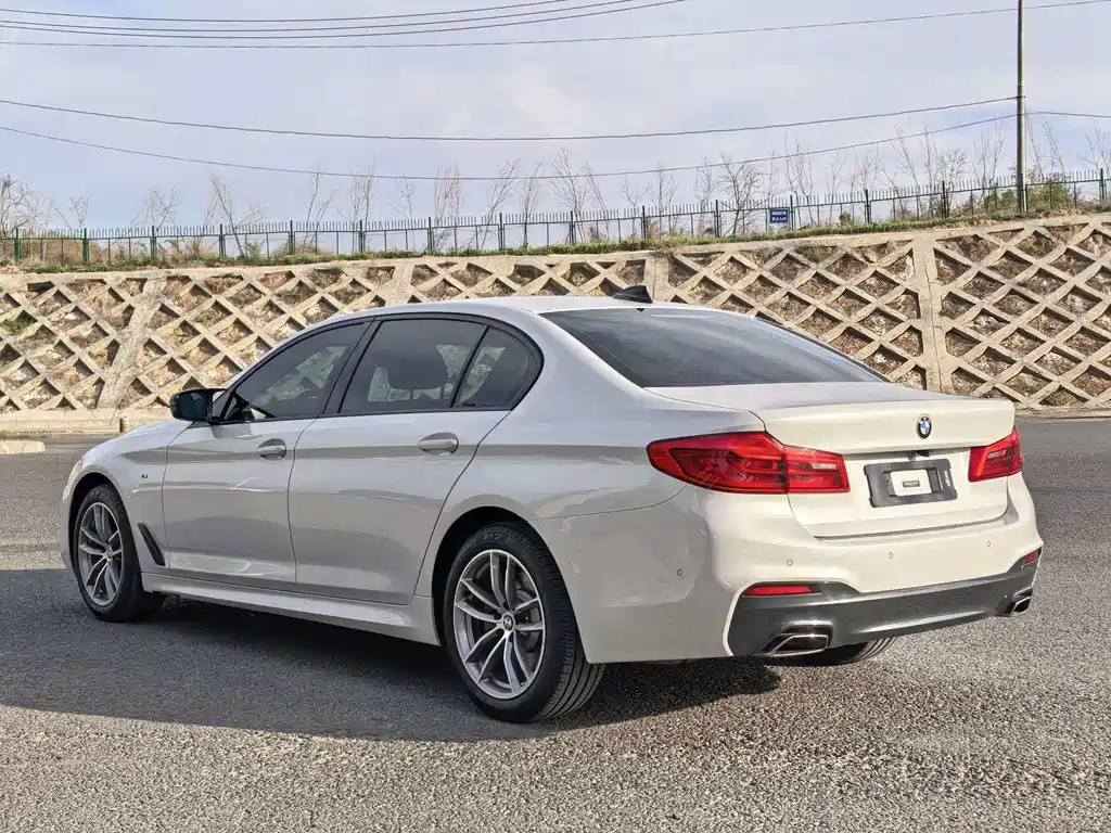 BMW 5 Series — фото 4