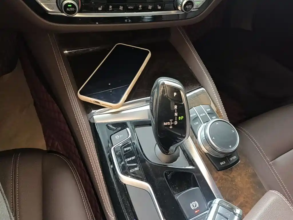 BMW 5 Series — фото 14