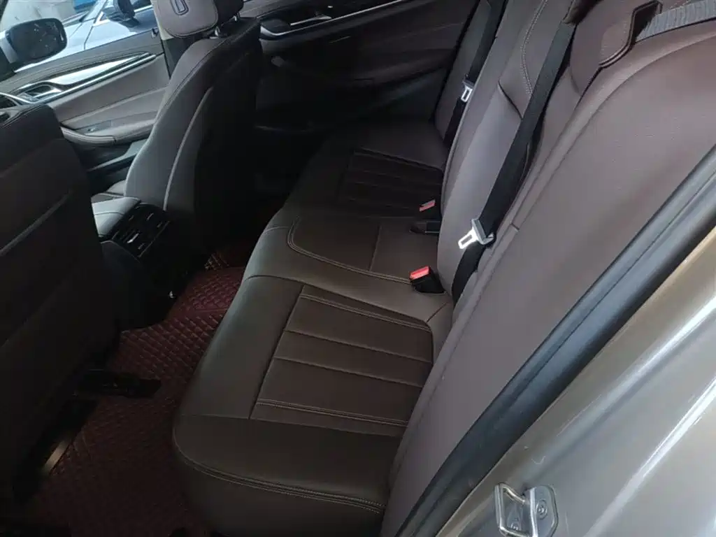 BMW 5 Series — фото 17