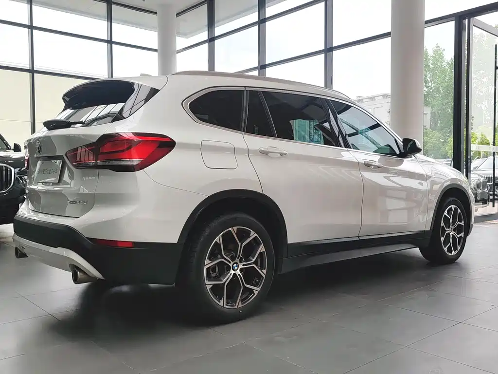 BMW X1 — фото 5