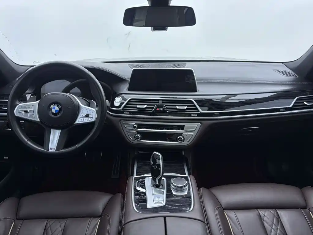 BMW 7 Series — фото 6