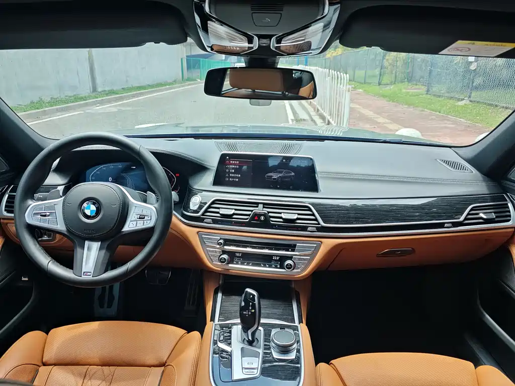 BMW 7 Series — фото 10