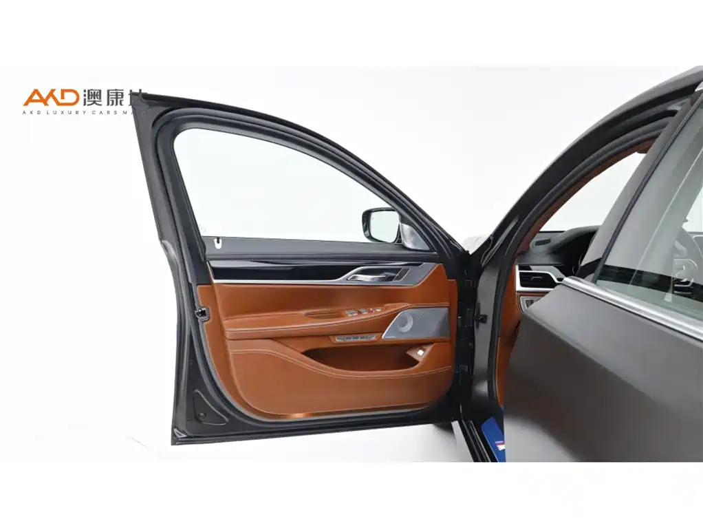 BMW 7 Series — фото 10