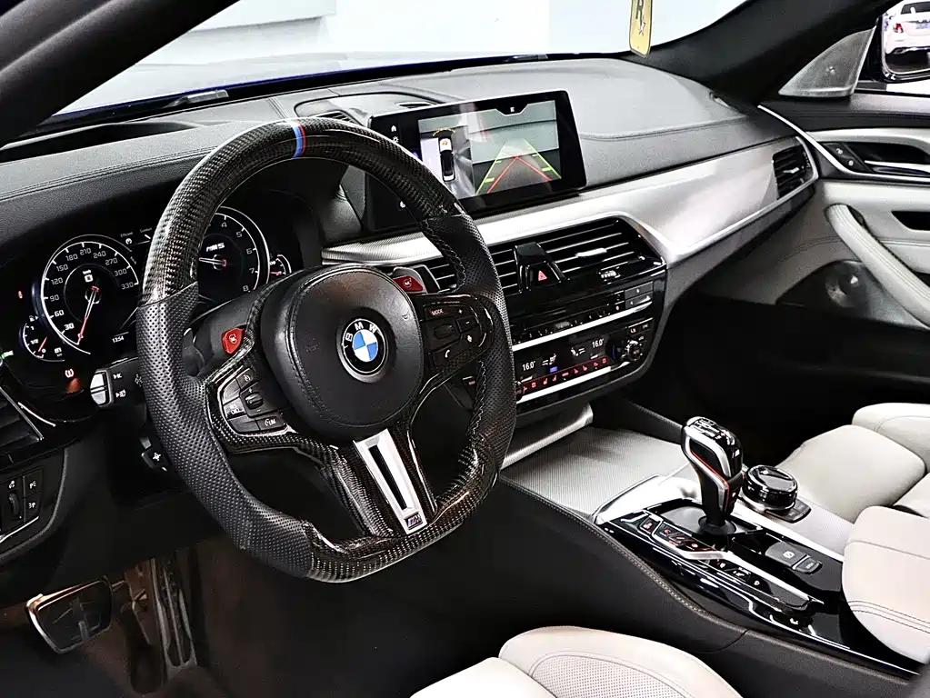 BMW M5 — фото 11