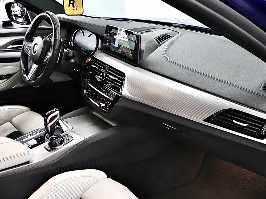 BMW M5 — фото 15