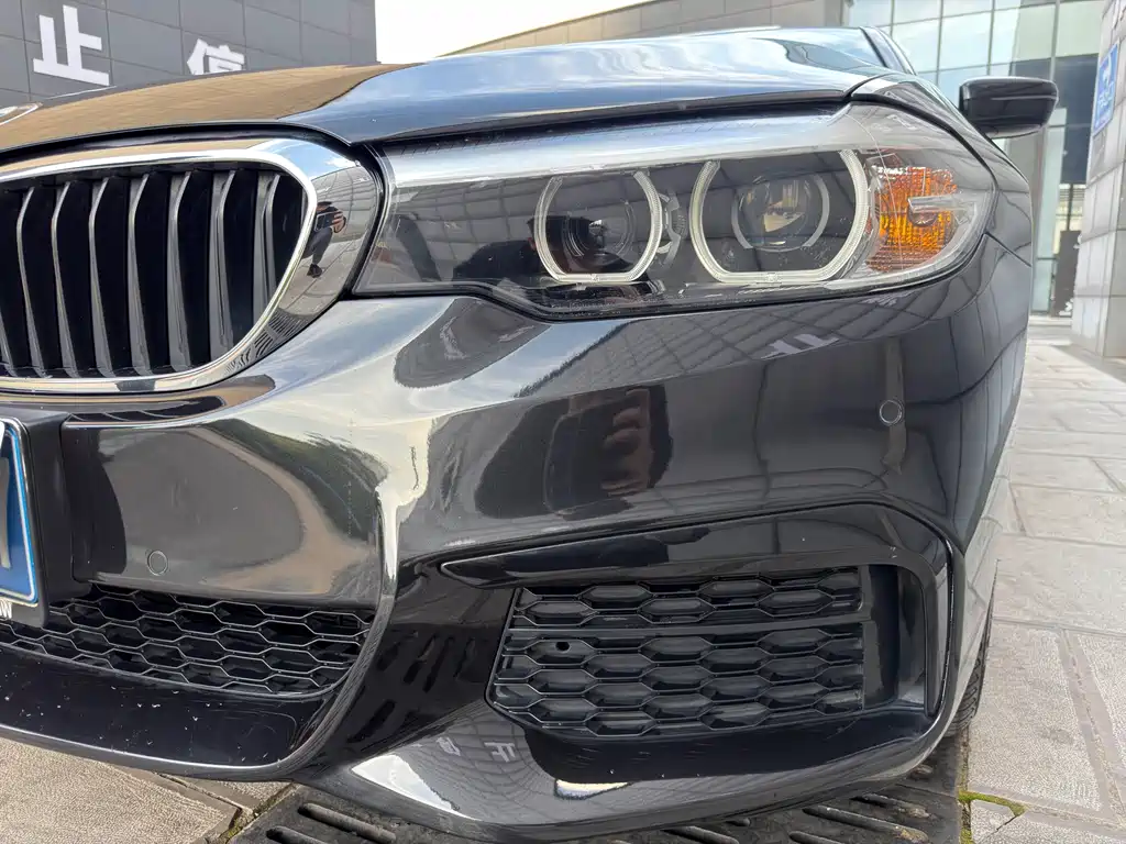 BMW 5 Series — фото 11