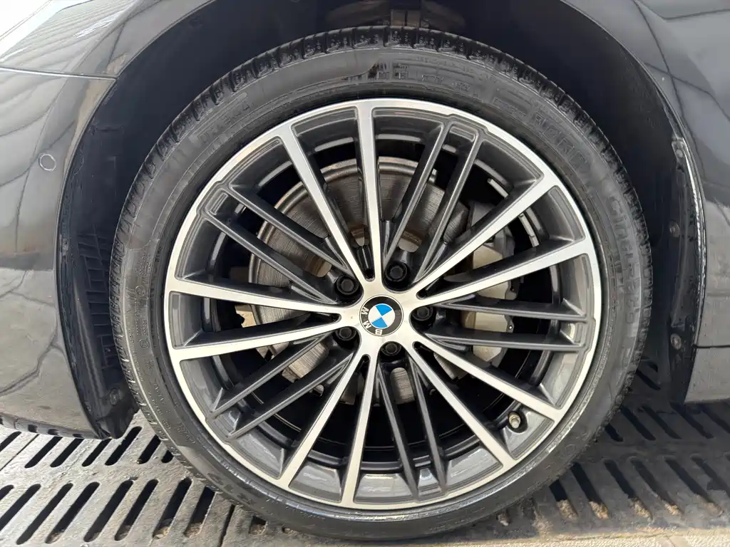 BMW 5 Series — фото 14