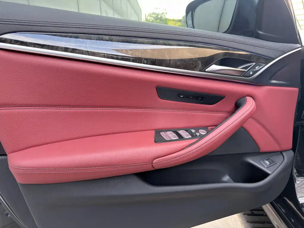 BMW 5 Series — фото 18