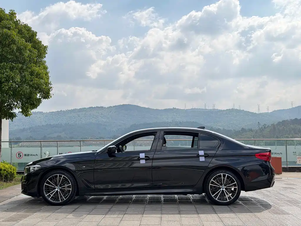 BMW 5 Series — фото 10