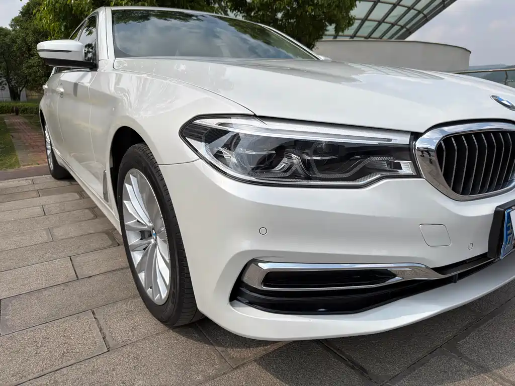 BMW 5 Series — фото 13