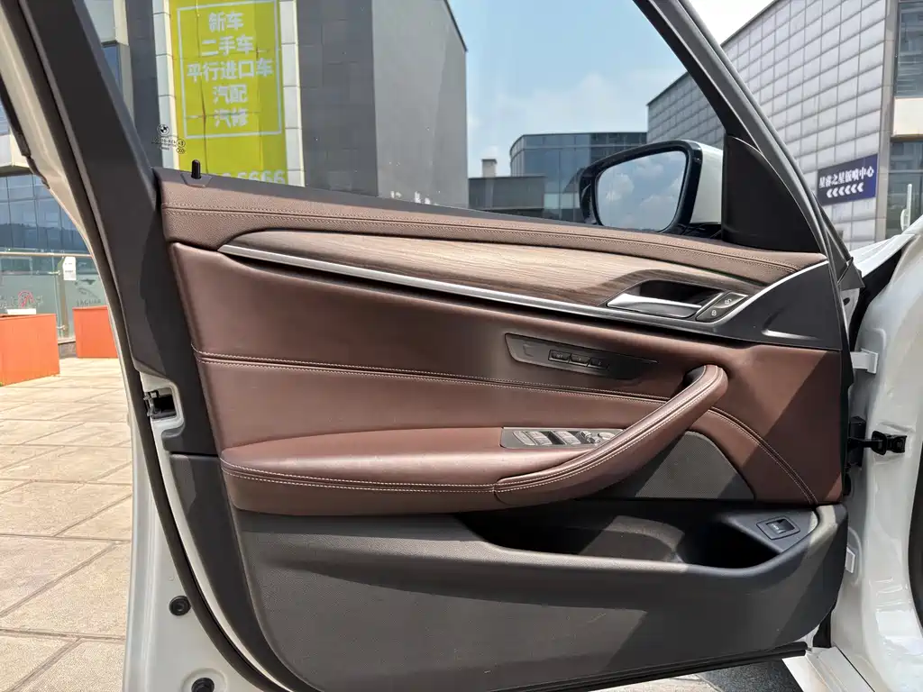 BMW 5 Series — фото 17