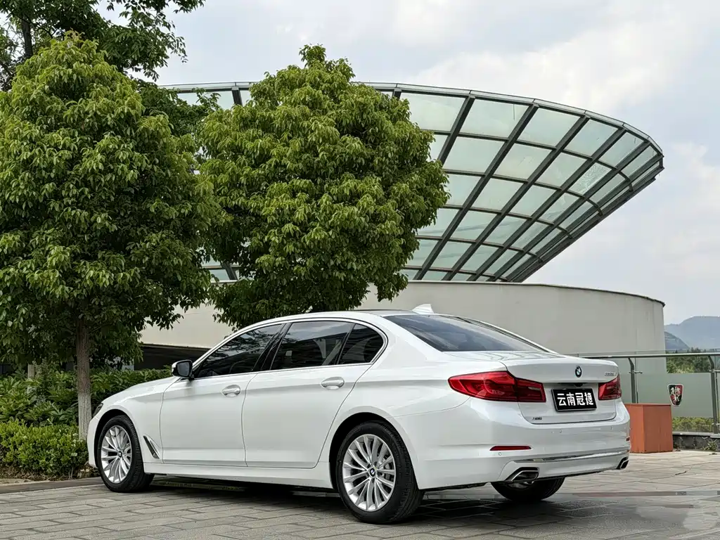 BMW 5 Series — фото 9