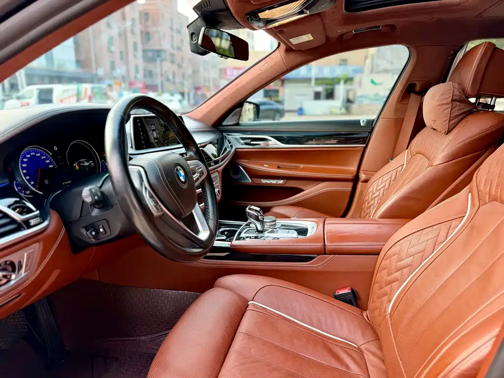 BMW 7 Series — фото 4