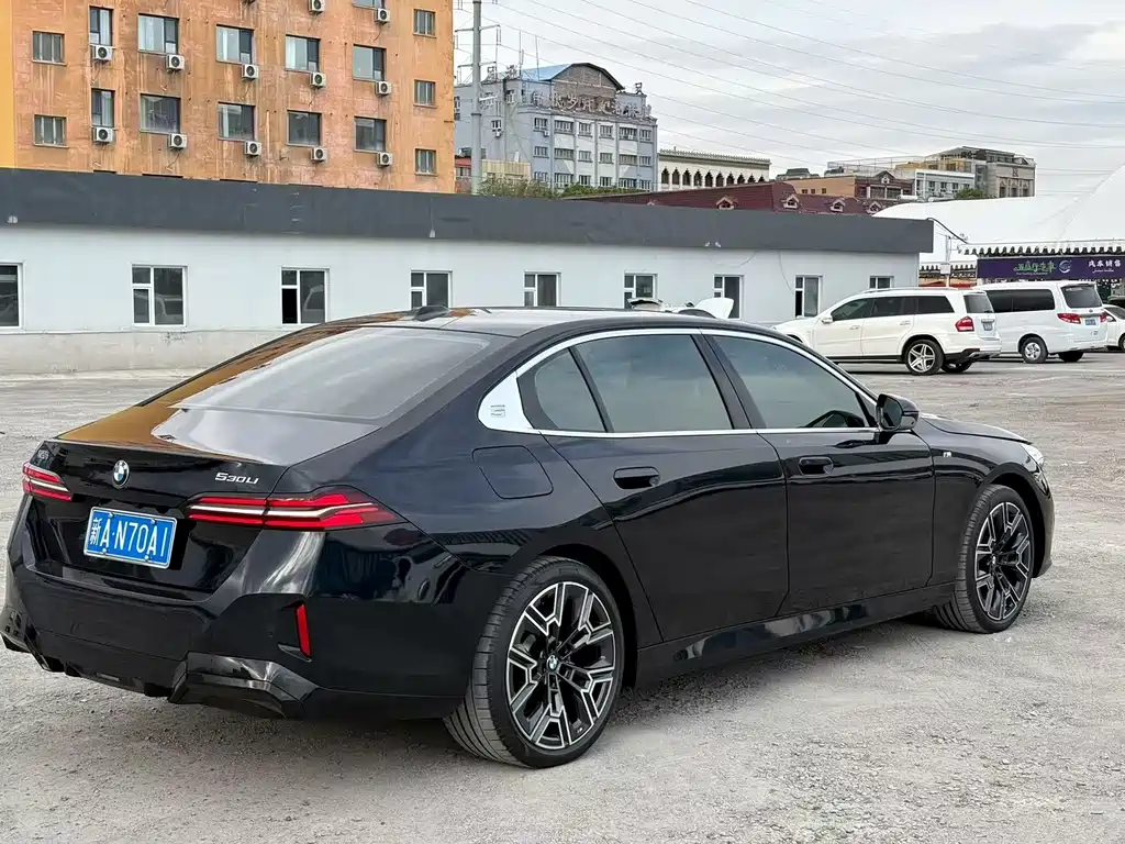 BMW 5 Series — фото 7