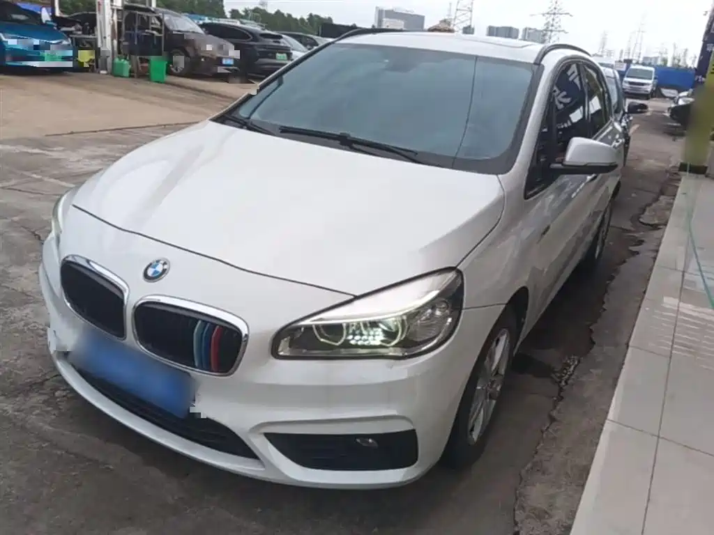 BMW 2 Series Active Tourer — фото 2