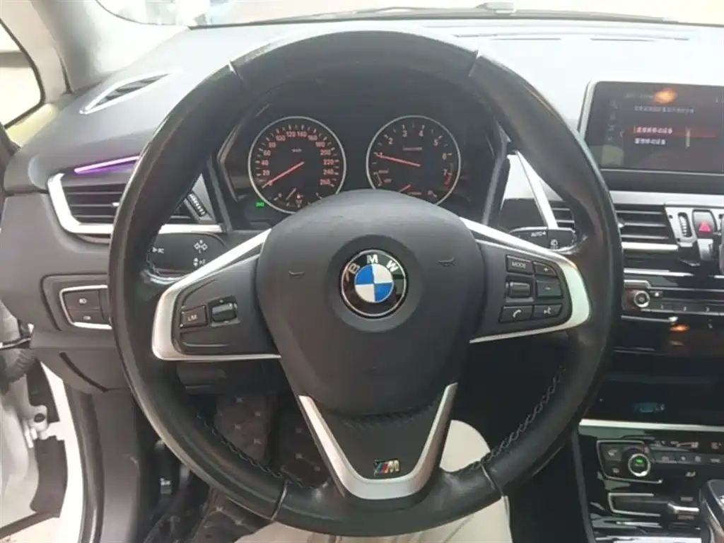BMW 2 Series Active Tourer — фото 11
