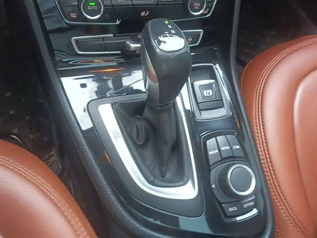 BMW 2 Series Active Tourer — фото 14