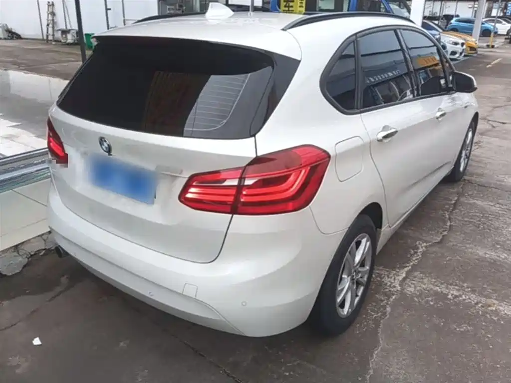 BMW 2 Series Active Tourer — фото 7